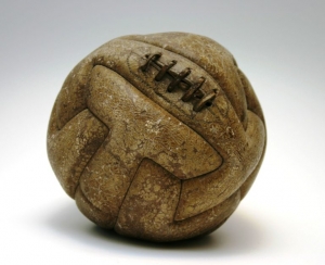 Stará éra nasáklých kožených fotbalových míčů je pryč