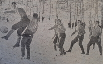 Záchranářská práce fotbalistů ze Staré Role v roce 1962