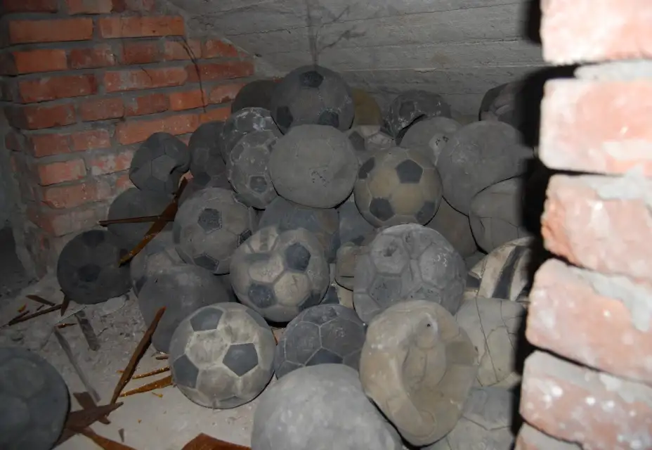 Zapomenuté fotbalové hřiště ve Staré Roli