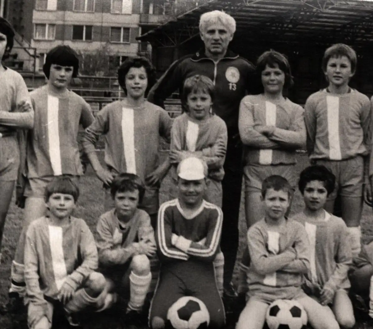 Vzpomínka na májový triumf z roku 1980. Poznáte kluky z drahovické trávy?