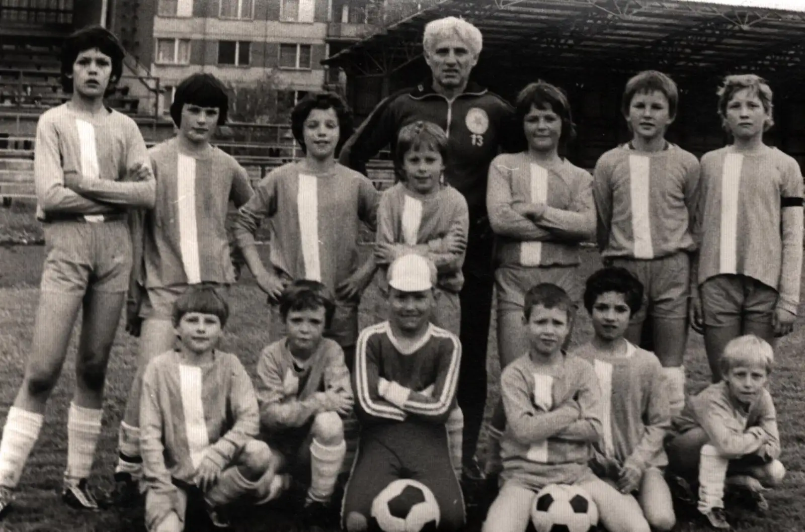 Vzpomínka na májový triumf z roku 1980. Poznáte kluky z drahovické trávy?