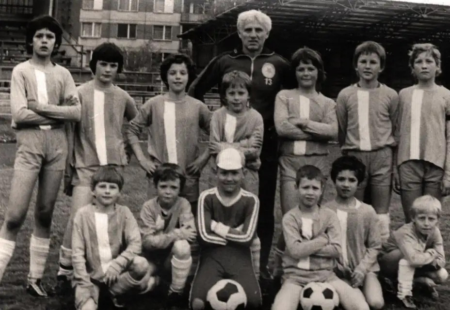 Vzpomínka na májový triumf z roku 1980. Poznáte kluky z drahovické trávy?