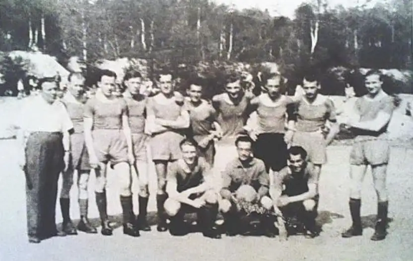 V roce 1956 se nespokojený oddíl Jiskra Plesná oprávněně ohrazoval proti nečinnosti okresní sekce kopané v Chebu