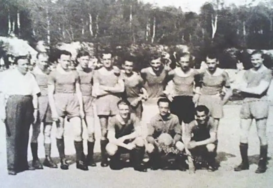 V roce 1956 se nespokojený oddíl Jiskra Plesná oprávněně ohrazoval proti nečinnosti okresní sekce kopané v Chebu