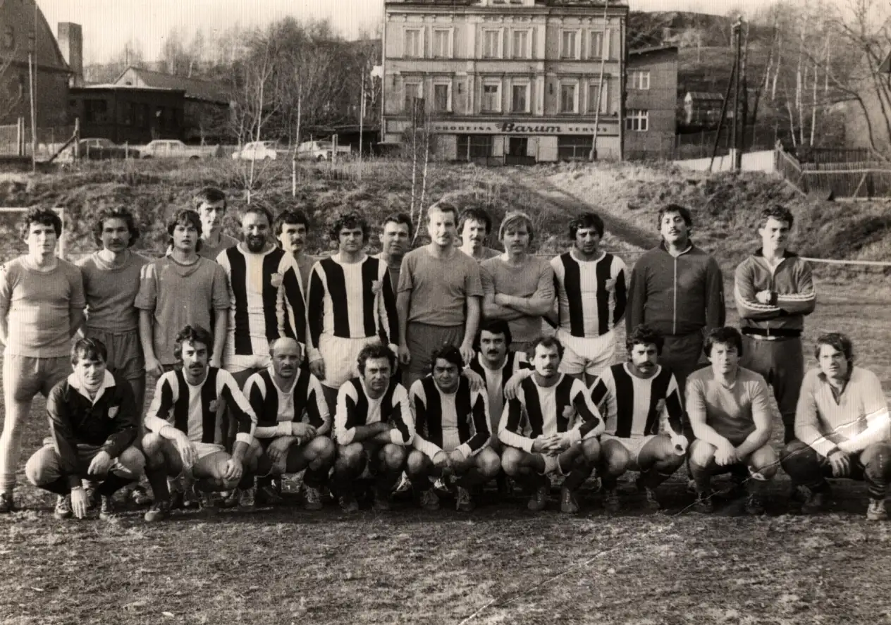 Příběh fotbalového klubu TJ Roma Karlovy Vary, který si došel z prachu hřiště k respektu.