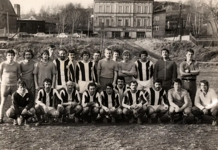 Příběh fotbalového klubu TJ Roma Karlovy Vary, který si došel z prachu hřiště k respektu.