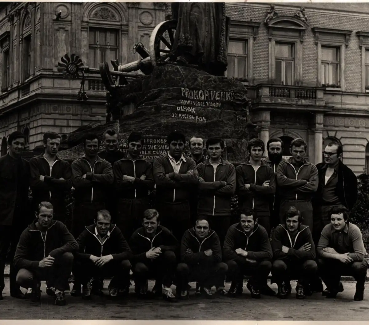 Fotbal nejsou jen historické tabulky a letopočty, někdy stačí jedna stará fotka a vzpomínka na tátu