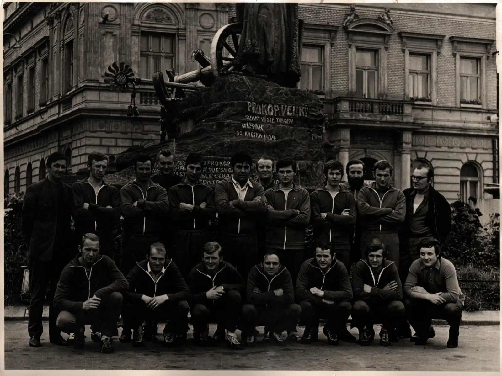 Fotbal nejsou jen historické tabulky a letopočty, někdy stačí jedna stará fotka a vzpomínka na tátu