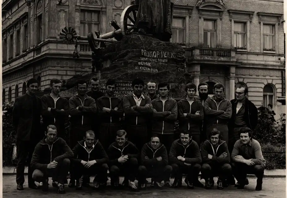 Fotbal nejsou jen historické tabulky a letopočty, někdy stačí jedna stará fotka a vzpomínka na tátu